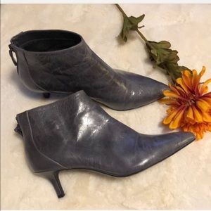 Crackled gray booties